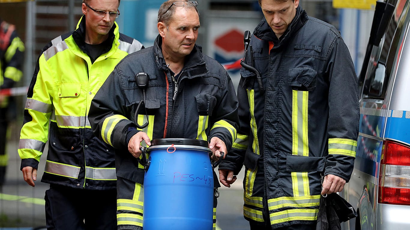 Im Sommer 2018 sichern Einsatzkräfte Rizin in Köln: Ein 31-Jähriger plante offenbar einen Anschlag.