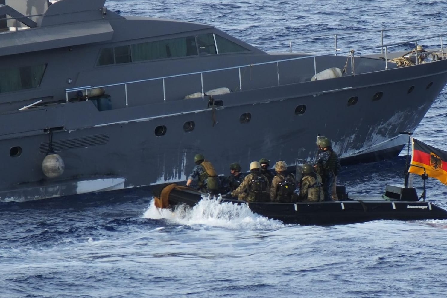 Einsatz zur Beschlagnahmung von Waffen auf dem Mittelmeer: Die Mission "Sophia" wird durch "Irini" abgelöst. (Archivbild)