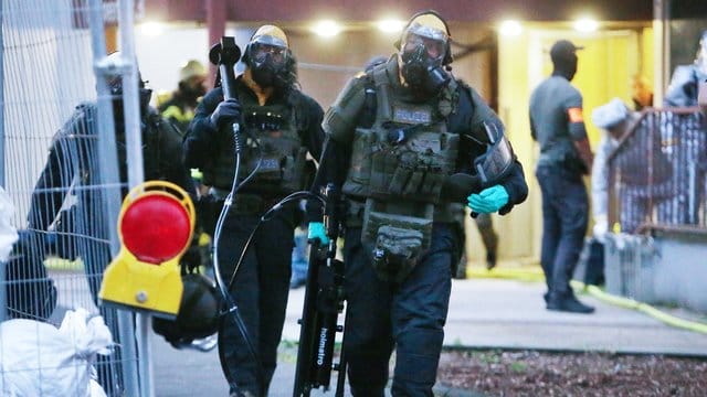Die Polizei entdeckte in zwei Kölner Hochhauswohnungen ein Bomben- und Giftlabor.