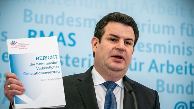 Bundesarbeitsminister Hubertus Heil bei der Pressekonferenz zur Vorstellung der Empfehlungen der Rentenkommission. Bundesarbeitsminister Hubertus Heil bei der Pressekonferenz zur Vorstellung der Empfehlungen der Rentenkommission.