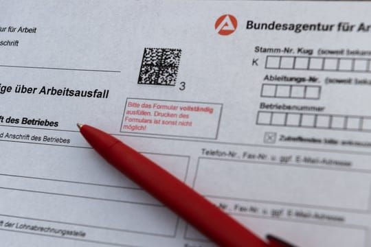 Firmen können Kurzarbeitergeld beantragen, wenn ein bestimmter Anteil ihrer Beschäftigten vom Arbeitsausfall betroffen ist.