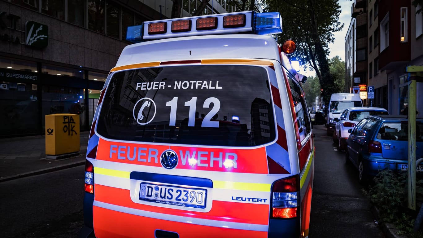 Ein Einsatzwagen des Düsseldorfer Feuerwehr: Mit einem Facebook-Video haben sich die Kameraden bei den Bürgern der Stadt bedankt.