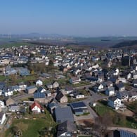 850 Einwohner hat Kaifenheim in der Eifel: Zwölf wurden positiv auf das Coronavirus getestet, der Ort war ein Hotspot. Jetzt kann das Dorf hoffen, fürs Erste gewonnen zu haben.