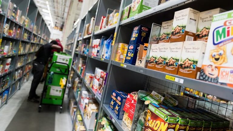 Bisher kauften Verbraucher in Deutschland Lebensmittel lieber im Supermarkt oder beim Discounter.