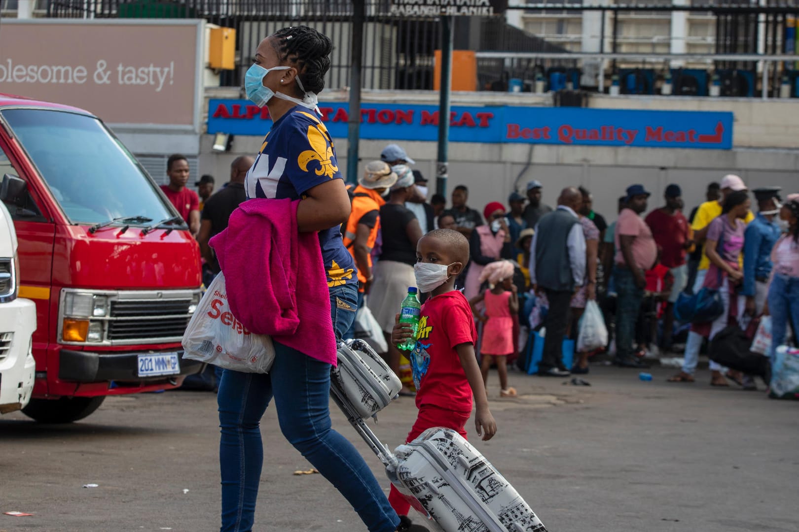 Südafrika: Die Ausgangssperre sieht die Einstellung des kommerziellen Zug- und Flugbetriebs vor.