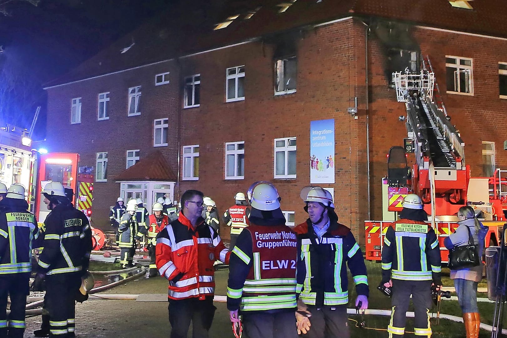 Brand in einer Asylunterkunft in Niedersachsen: Im Dezember 2019 werden dabei fünf Menschen verletzt.