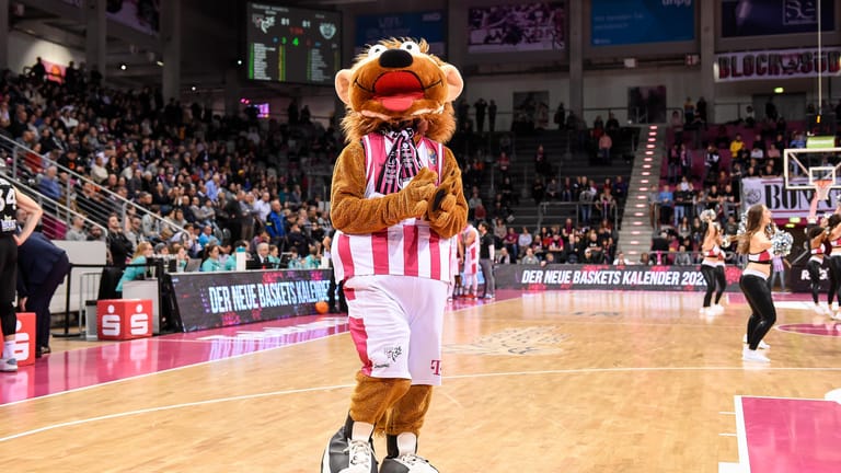 Bonni: Das Maskottchen der Telekom Baskets Bonn ist beim digitalen Sportprogramm dabei.