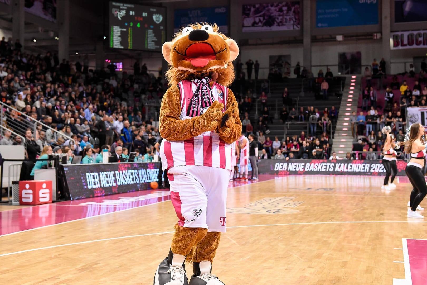 Bonni: Das Maskottchen der Telekom Baskets Bonn ist beim digitalen Sportprogramm dabei.