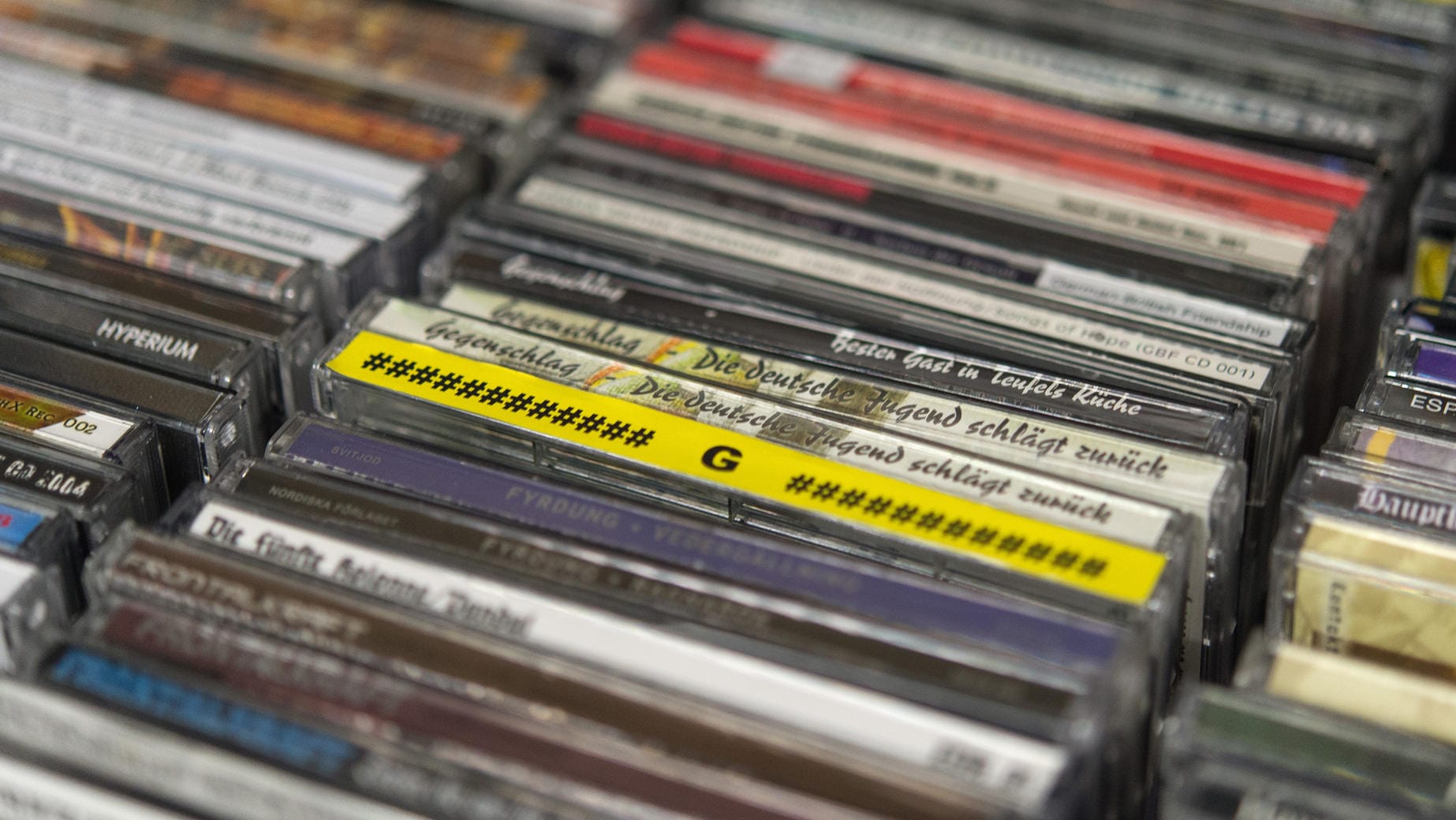 Rechtsrock-CDs: 80 Tonträger wie diese landeten im vergangenen Jahr auf dem Index. Rechtsrock-CDs: 80 Tonträger wie diese landeten im vergangenen Jahr auf dem Index.