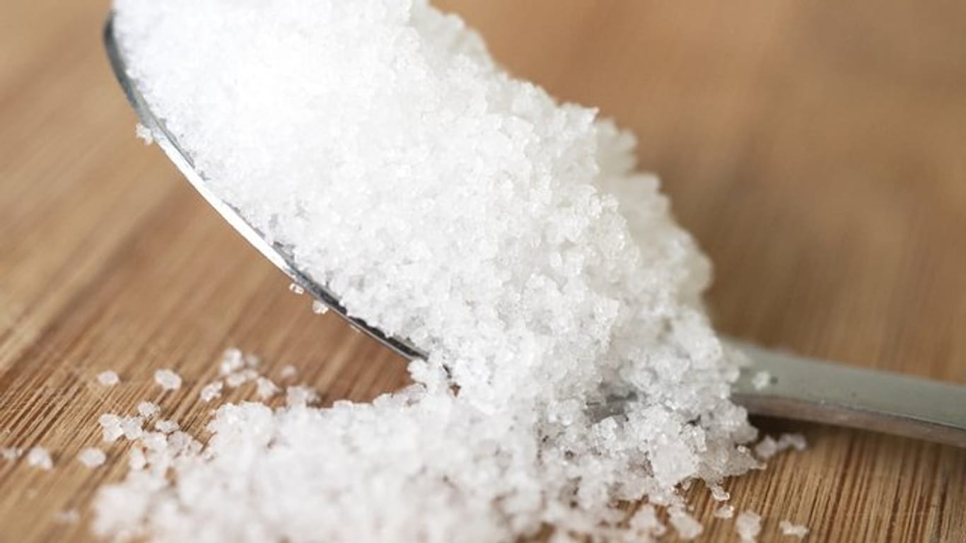 Salz ist wichtig für den Körper - mehr als ein Teelöffel am Tag sollte es aber nicht sein.
