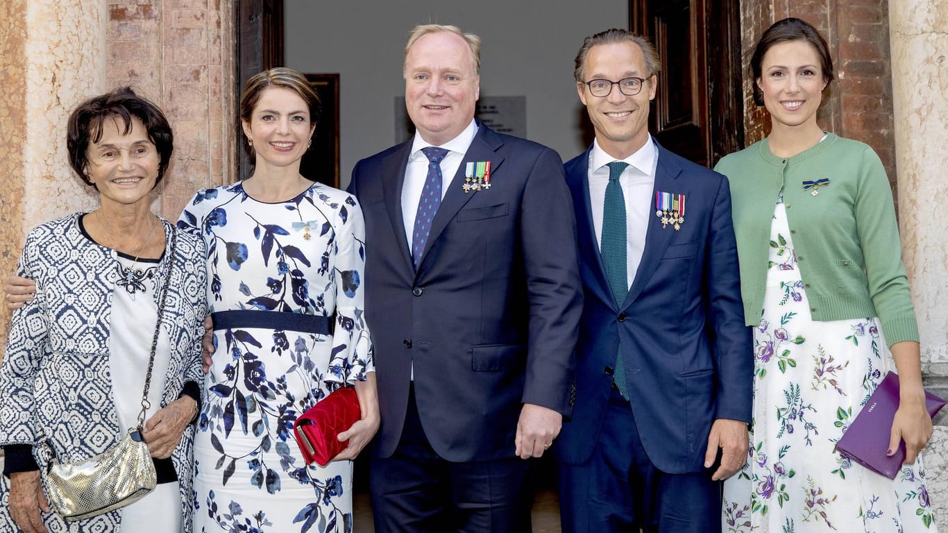 Die Familie von Bourbon-Parma: Prinzessin Maria Teresa mit Prinz Carlos, Prinzessin Annemarie, Prinz Jaime und Prinzessin Viktoria.