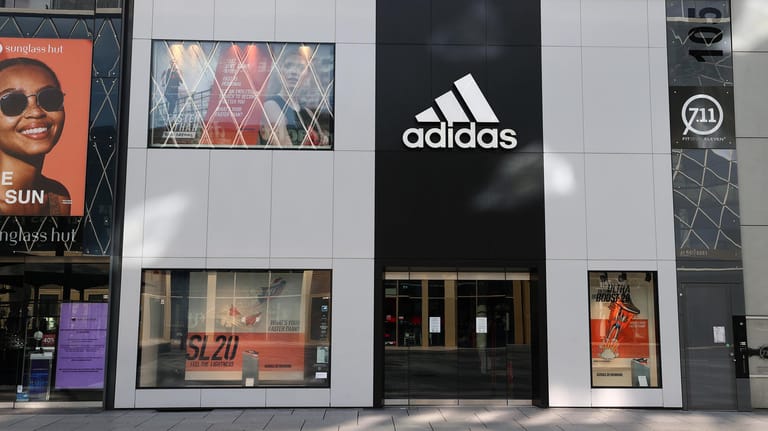 Ein geschlossener Adidas-Store: Sollte Adidas in der Corona-Krise keine Mieten mehr zahlen?