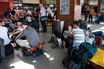 Deutsche Touristen warten in Nepal auf einen Heimflug: Aus Angst vor dem Virus kommt es zu Angriffen auf Europäer abseits des Kontinents. (Symbolfoto)