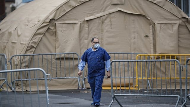 Zelt zur Durchführung von Corona-Tests in New York.