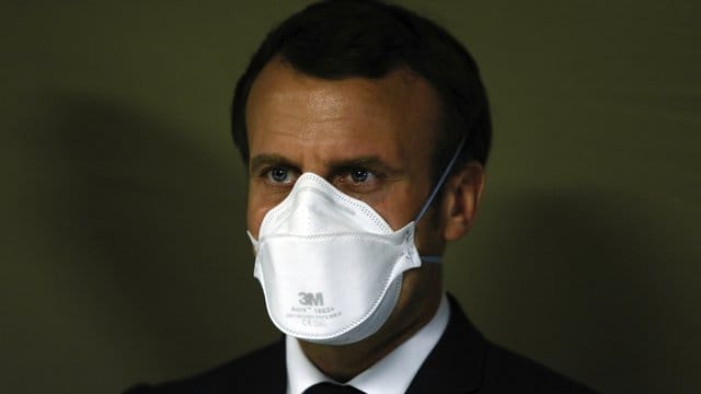 Frankreichs Präsident Emmanuel Macron will gestärkt aus der Krise kommen. Frankreichs Präsident Emmanuel Macron will gestärkt aus der Krise kommen.