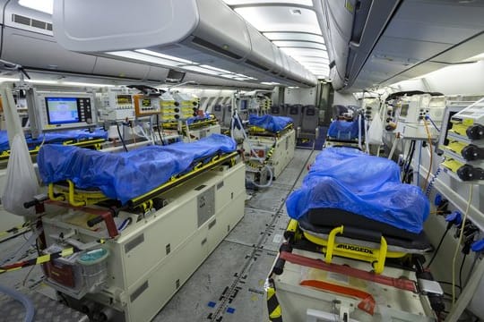 Wegen der dramatischen Notlage norditalienischer Krankenhäuser in der Coronavirus-Krise fliegt die Luftwaffe Patienten nach Deutschland aus.
