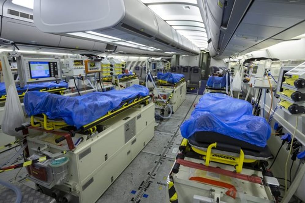 Wegen der dramatischen Notlage norditalienischer Krankenhäuser in der Coronavirus-Krise fliegt die Luftwaffe Patienten nach Deutschland aus.