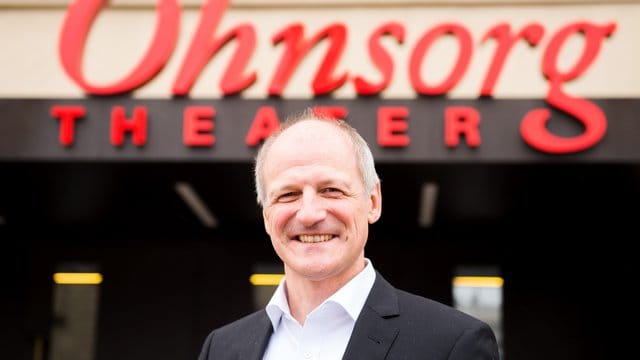 Der Intendant Michael Lang schlägt Alarm: Das des Ohnsorg-Theaters ist in finanzielle Nöte geraten. Der Intendant Michael Lang schlägt Alarm: Das des Ohnsorg-Theaters ist in finanzielle Nöte geraten.