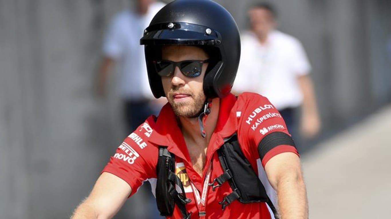 Nutzt die Formel-1-Pause zum Basteln am Motorrad: Ferrari-Pilot Sebastian Vettel.