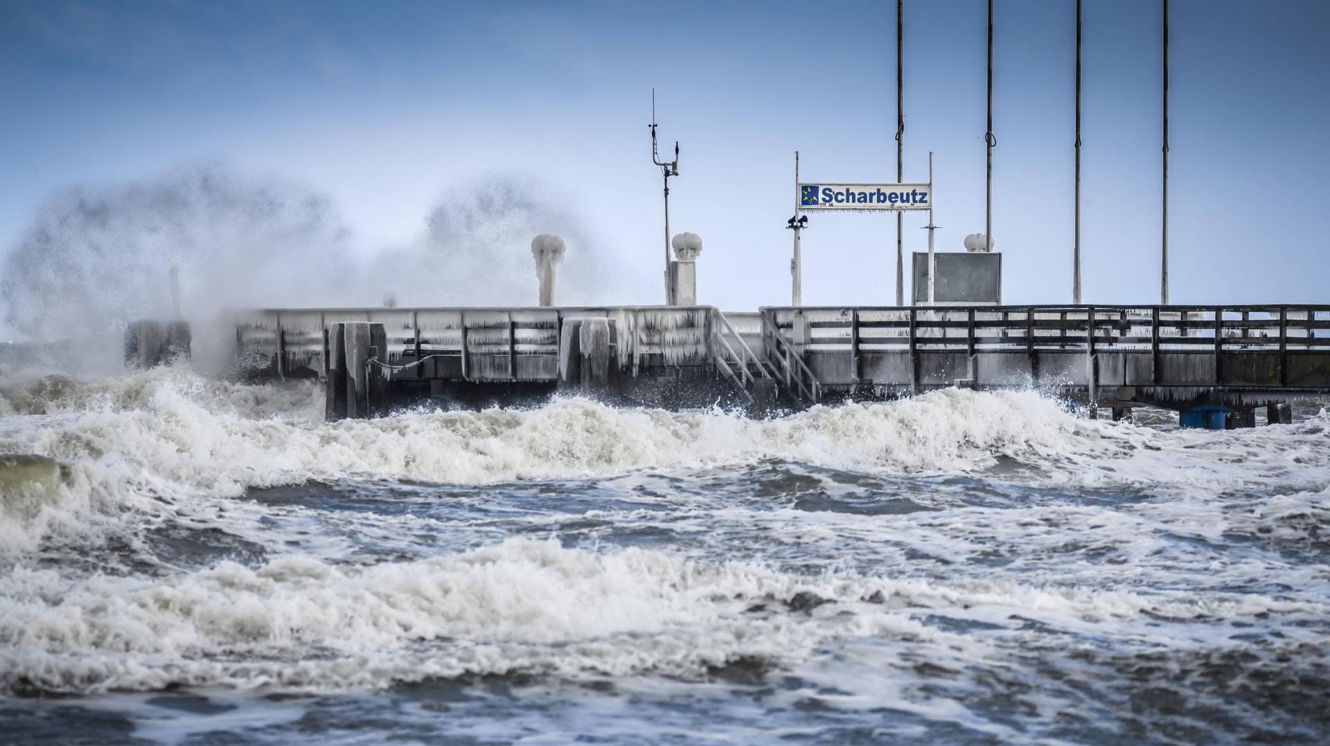 Sturm an der Ostsee in Scharbeutz: Für Sonntag wird stürmisches Wetter an der Ostseeküste erwartet.