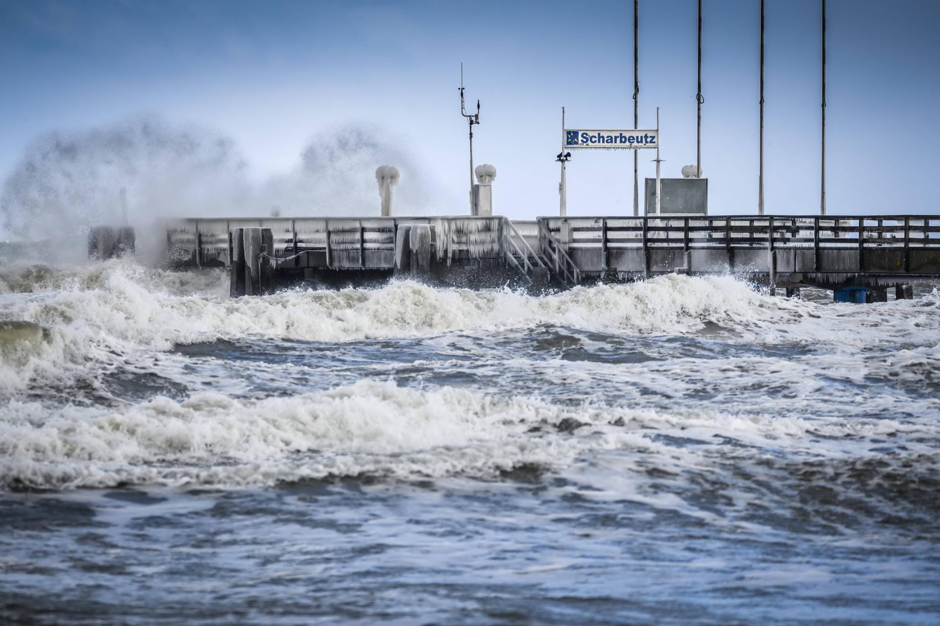 Sturm an der Ostsee in Scharbeutz: Für Sonntag wird stürmisches Wetter an der Ostseeküste erwartet.