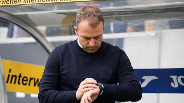 Hat momentan keine Eile in Sachen Vertragsverlängerung beim FC Bayern: Coach Hansi Flick.