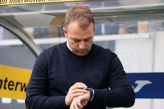 Hat momentan keine Eile in Sachen Vertragsverlängerung beim FC Bayern: Coach Hansi Flick.