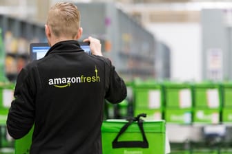 Im Depot von Amazon Fresh: Die Angst vor dem neuartigen Coronavirus beschert den Online-Lieferdiensten ungeahnte Wachstumsraten.