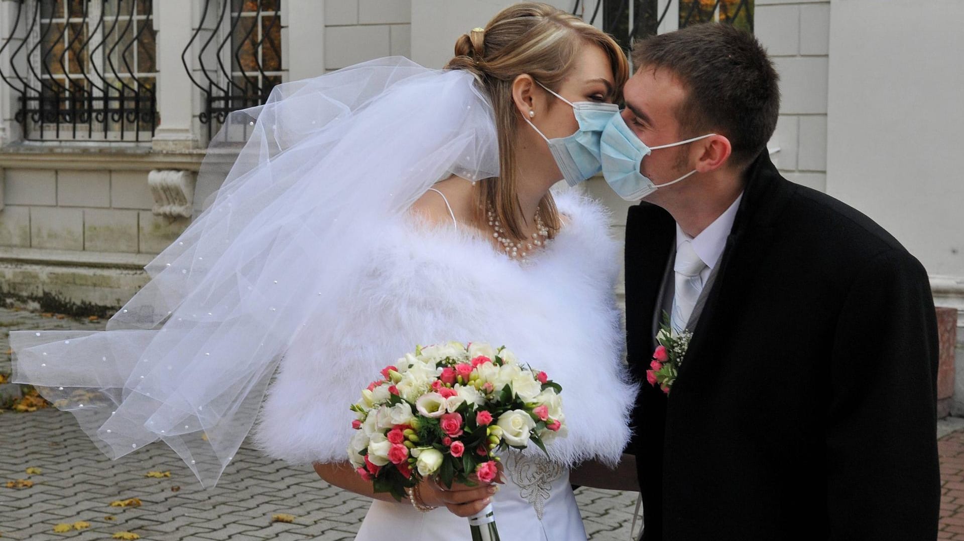 Heiraten in Zeiten der Corona-Krise: Viele Paare bangen jetzt um ihren Hochzeitstermin.