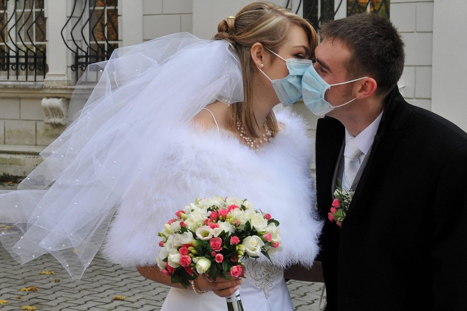 Heiraten in Zeiten der Corona-Krise: Viele Paare bangen jetzt um ihren Hochzeitstermin.