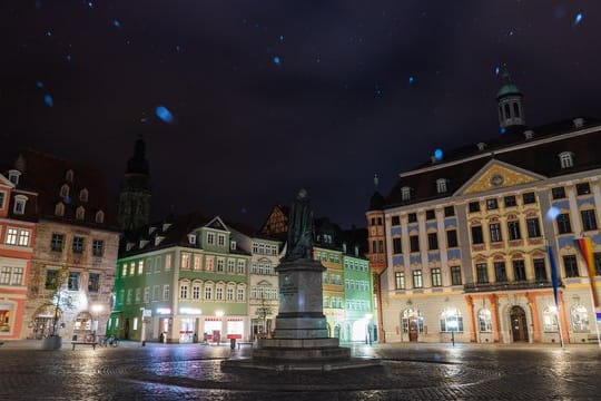 Der menschenleere Marktplatz in Coburg: "Öffentliche Forderungen nach Lockerung der Maßnahmen sind verfrüht und deshalb falsch, solange eine deutliche Verlangsamung der Zahl der Neuinfektionen nicht erreicht ist!", sagt Wirtschaftsminister Altmaier.