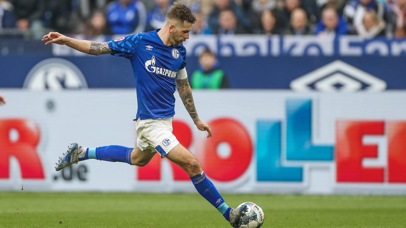 FC Schalke 04: Sonst kickt Burgstaller Tore, aktuell hält ihn seine Tochter auf Trab.
