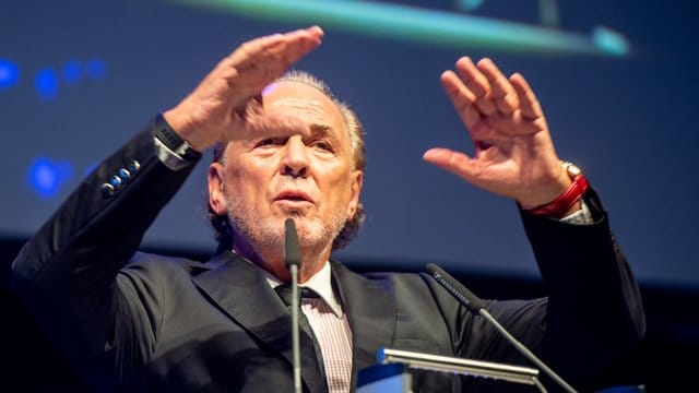 Fordert mehr Engagement von Investor Klaus-Michael Kühne: Der ehemalige HSV-Präsident Jürgen Hunke. Fordert mehr Engagement von Investor Klaus-Michael Kühne: Der ehemalige HSV-Präsident Jürgen Hunke.