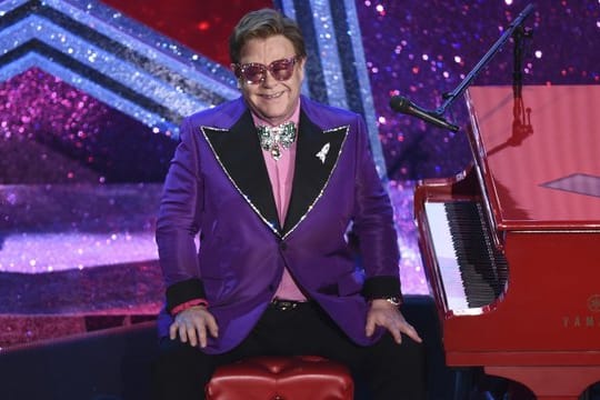 Elton John moderierte das "iHeartRadio Living Room Concert for America".