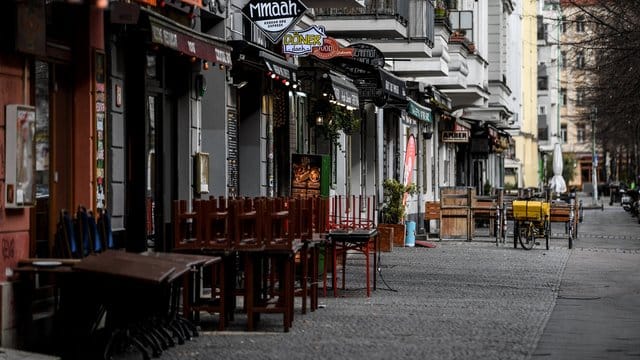 Geschlossene Bars und Restaurants im Stadtteil Berlin-Friedrichshain. Geschlossene Bars und Restaurants im Stadtteil Berlin-Friedrichshain.