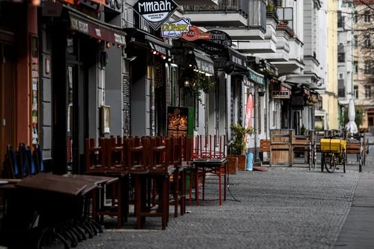 Geschlossene Bars und Restaurants im Stadtteil Berlin-Friedrichshain.