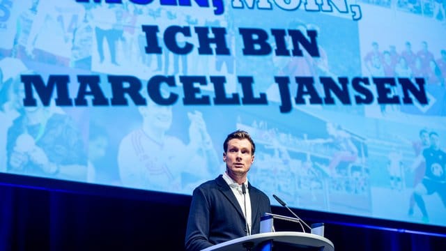 Will noch nicht Vorstandsboss beim HSV werden: Aufsichtsratchef Marcell Jansen. Will noch nicht Vorstandsboss beim HSV werden: Aufsichtsratchef Marcell Jansen.