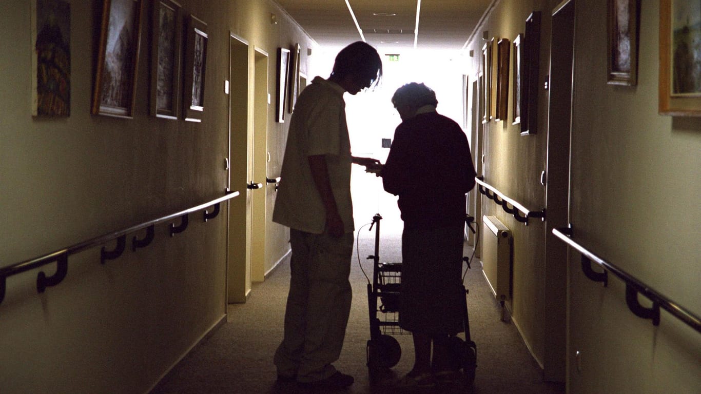 Änderungen wegen Coronavirus-Krise: Altenpfleger sollen als systemrelevante Arbeitskräfte gelten.