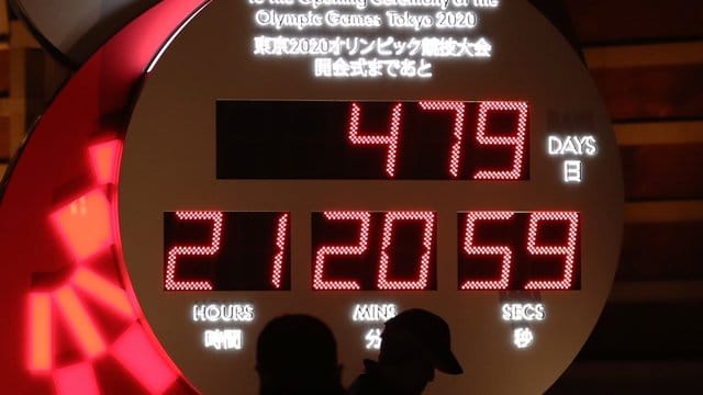 Eine Countdown-Uhr in Tokio zeigt die Anzahl der verbleibenden Tage bis zu den Olympischen Spielen 2021 an.
