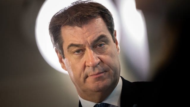 Eine Schutzmaskenpflicht in Supermärkten wie in Österreich sei derzeit nicht geplant, sagte Bayerns Ministerpräsident Markus Söder (CSU). Eine Schutzmaskenpflicht in Supermärkten wie in Österreich sei derzeit nicht geplant, sagte Bayerns Ministerpräsident Markus Söder (CSU).