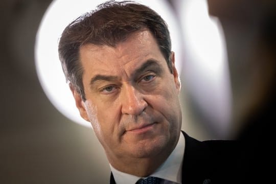 Eine Schutzmaskenpflicht in Supermärkten wie in Österreich sei derzeit nicht geplant, sagte Bayerns Ministerpräsident Markus Söder (CSU).