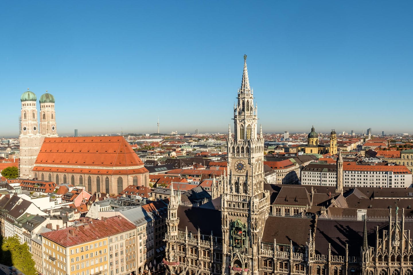 Neues Rathaus mit Frauenkirche in München