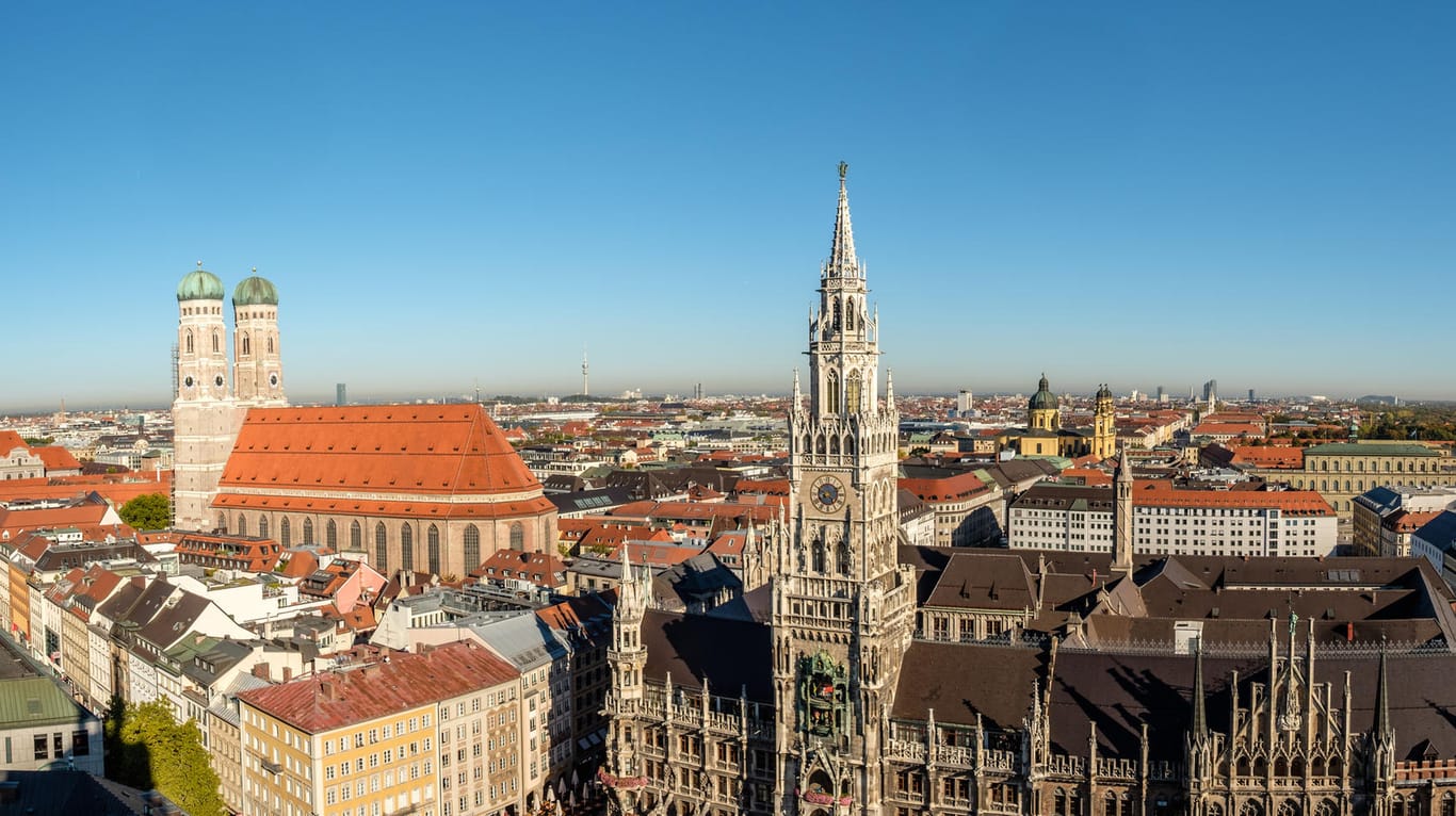Neues Rathaus mit Frauenkirche in München
