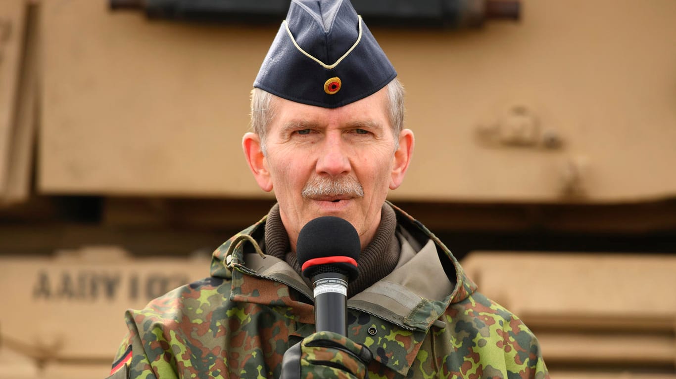 General Martin Schelleis: Der Inspekteur der Streitkräftebasis der Bundeswehr ist der Mann, der die Hilfeleistungen der Bundeswehr in der Corona-Krise koordiniert.