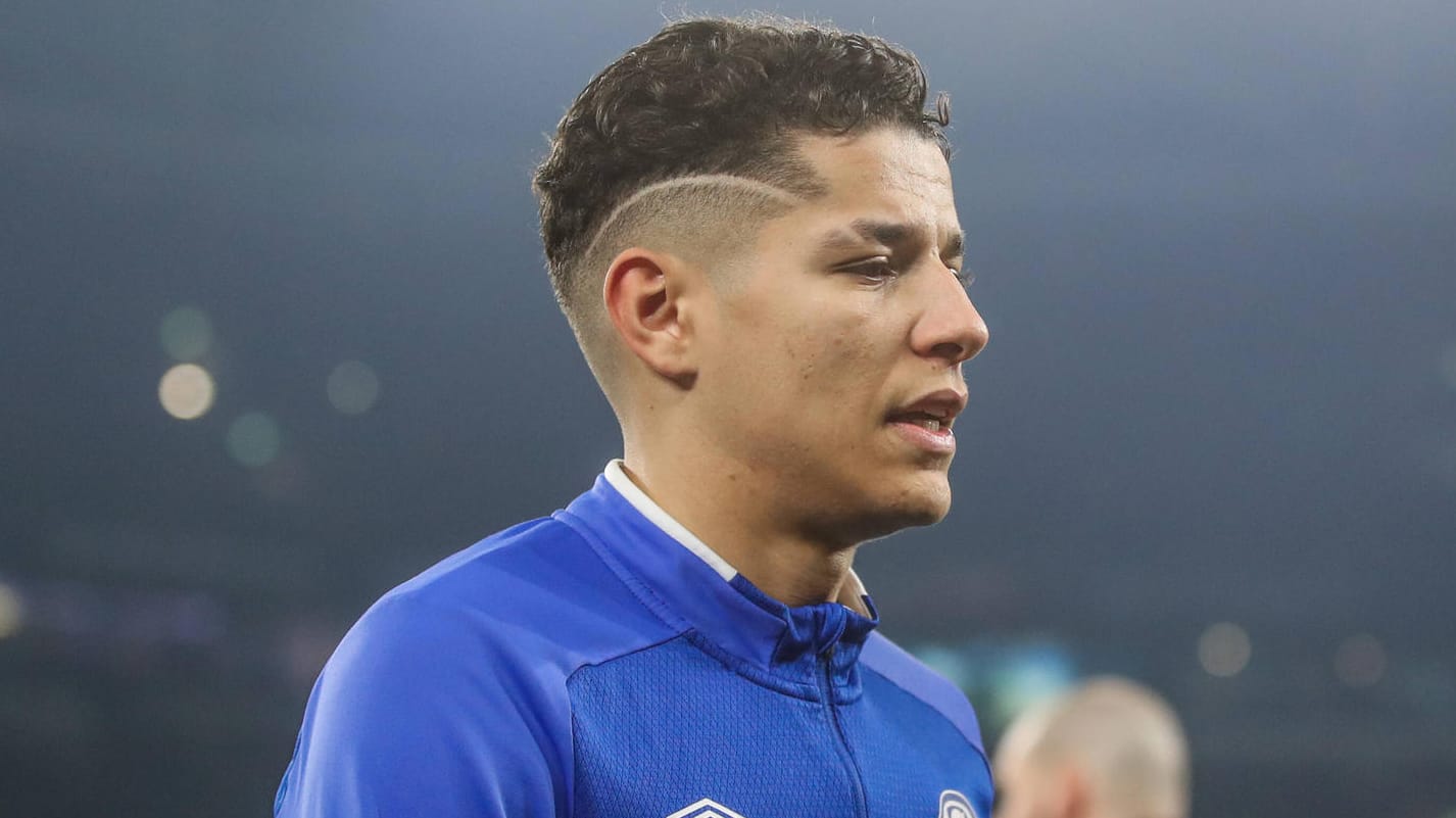 Amine Harit: Das Schalker Mittelfeld-Ass musste offenbar tief in die Tasche greifen. Amine Harit: Das Schalker Mittelfeld-Ass musste offenbar tief in die Tasche greifen.