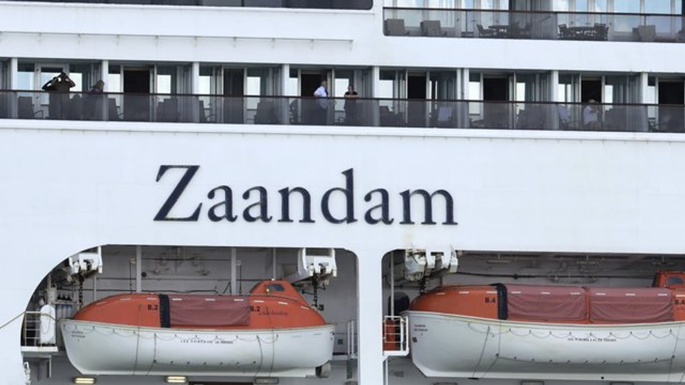 Das Kreuzfahrtschiff "Zaandam" mit Corona-Infizierten ist weiterhin auf der Suche nach einem Hafen.