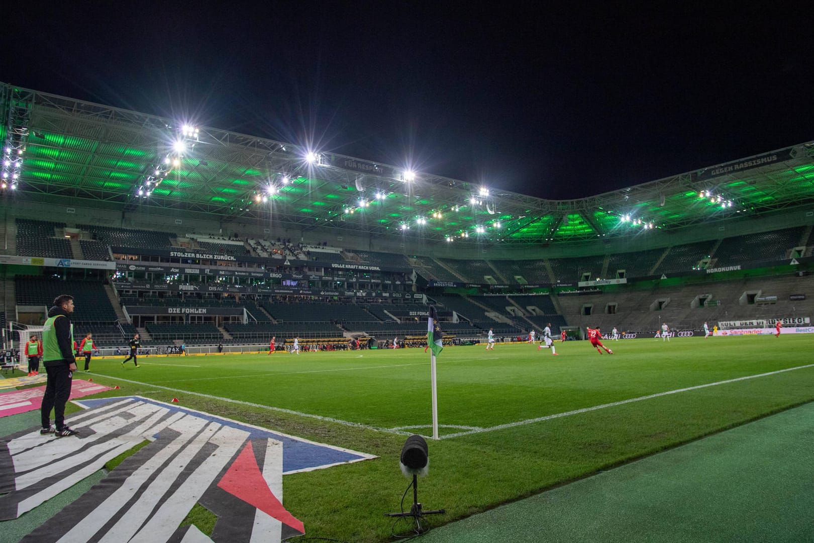 Bundesliga: Soll ab Mai mit Geisterspielen wieder starten.