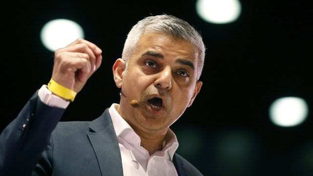 Sadiq Khan bittet die Londoner Fußball-Clubs um Hilfe.