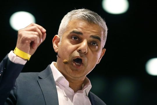 Sadiq Khan bittet die Londoner Fußball-Clubs um Hilfe.