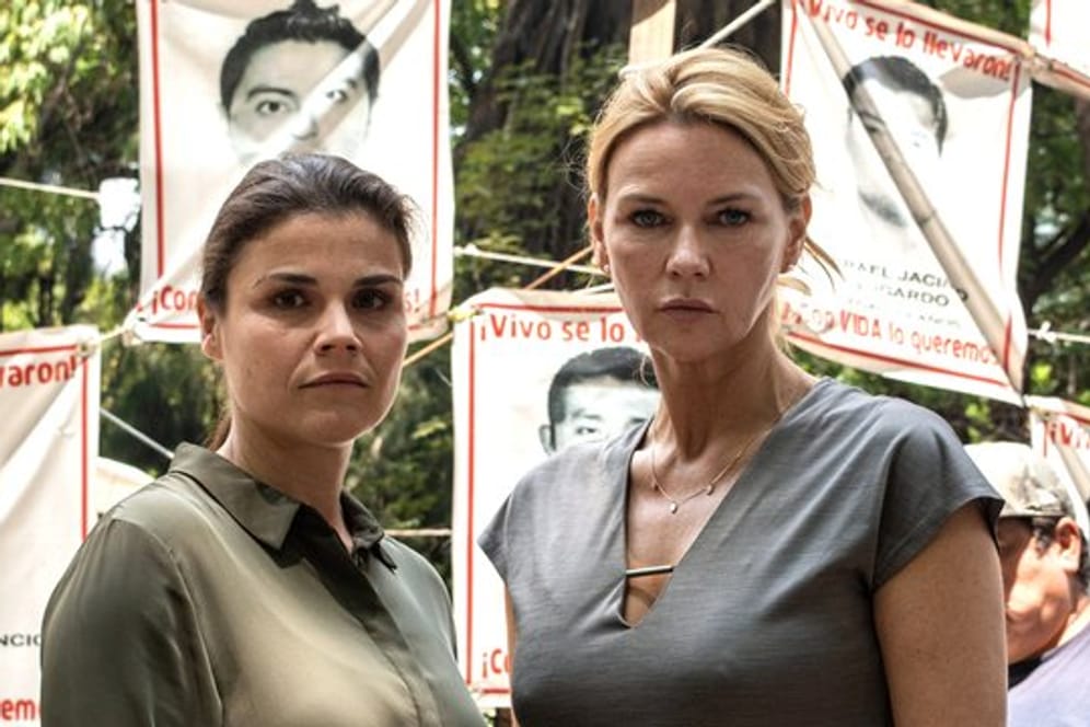 Sabine Stengele (Veronica Ferres) ist mit der Menschenrechtsanwältin Christiane Schuhmann (Katharina Wackernagel) nach Mexiko gereist.